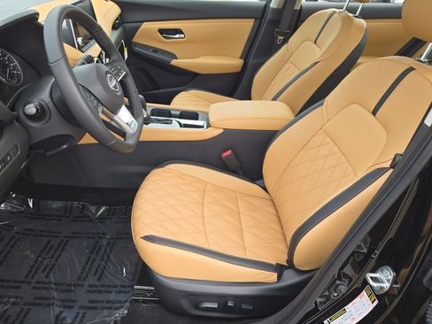 Used 2025 Nissan Sentra SV w/ SV Premium Package image 18