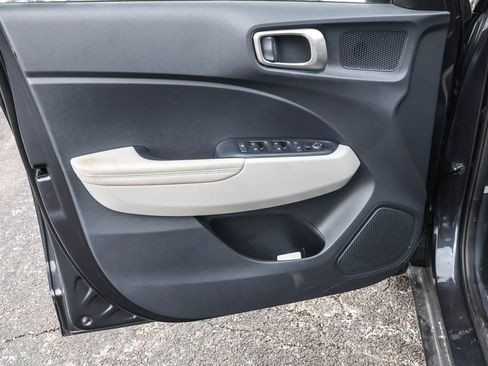 Certified 2025 Hyundai Venue Limited image 26