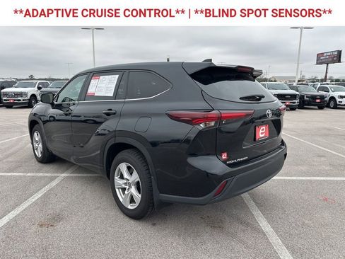 Used 2024 Toyota Highlander LE image 6