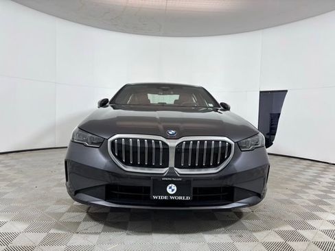 Used 2024 BMW 530i xDrive w/ Premium Package AWD/4WD image 2