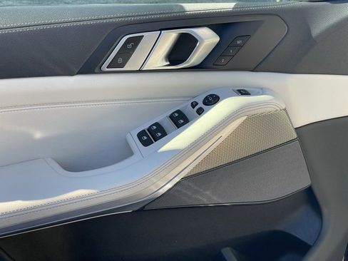 Used 2021 BMW X5 xDrive40i w/ M Sport Package image 12