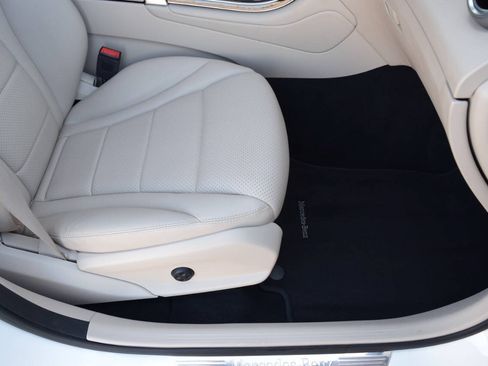 Used 2021 Mercedes-Benz GLC 300 image 37