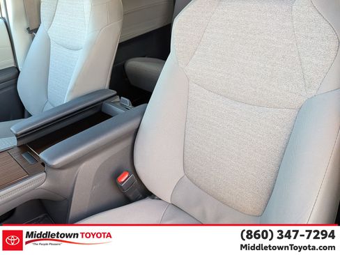 Used 2024 Toyota Sienna LE image 14