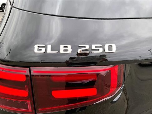 Used 2025 Mercedes-Benz GLB 250 GLB 250 image 10