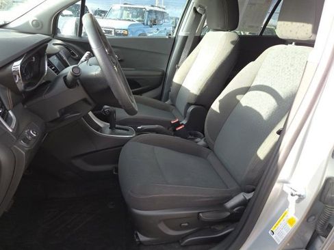 Used 2021 Chevrolet Trax LS w/ Tint and Cruise Package image 9