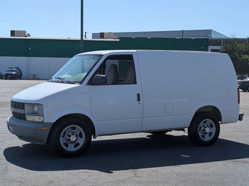 Used 2005 Chevrolet Astro w/ Convenience Package RWD image 3