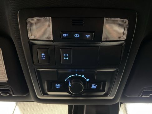 Used 2018 Toyota Tacoma TRD Off-Road image 27