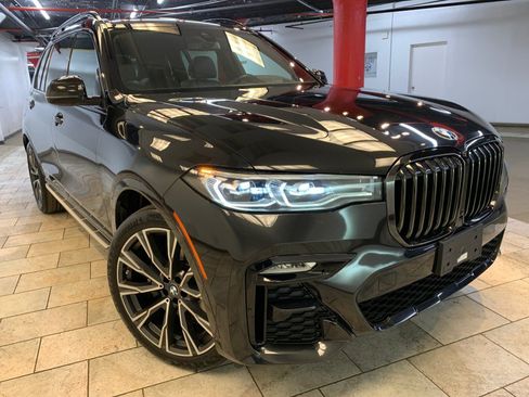 Used 2022 BMW X7 xDrive40i w/ M Sport Package AWD/4WD image 2