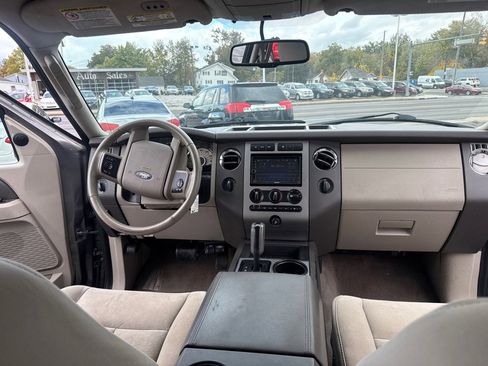 Used 2011 Ford Expedition XLT image 9