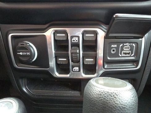 Used 2020 Jeep Wrangler Unlimited Sport image 23