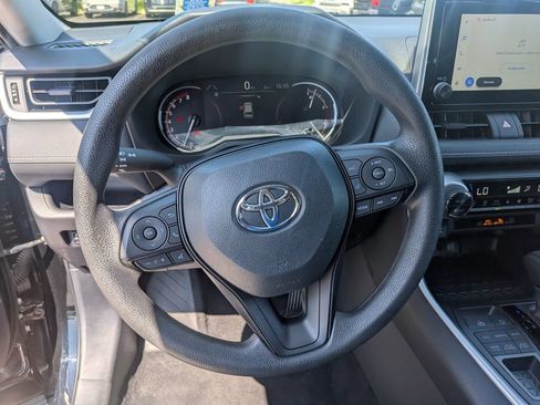 Used 2025 Toyota RAV4 XLE AWD/4WD image 6