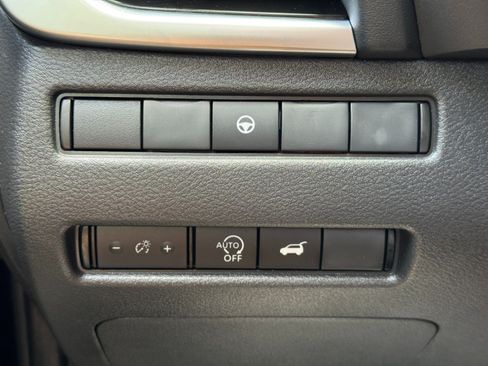 Used 2024 Nissan Rogue SL w/ SL Premium Package FWD image 17