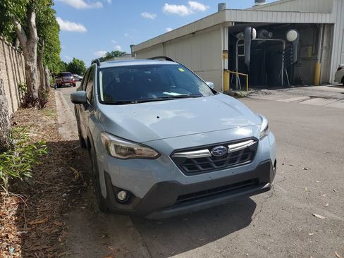 Used 2022 Subaru Crosstrek 2.5i Limited w/ Moonroof Package 2 AWD/4WD image 3