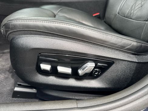 Used 2018 BMW M550i xDrive AWD/4WD image 16