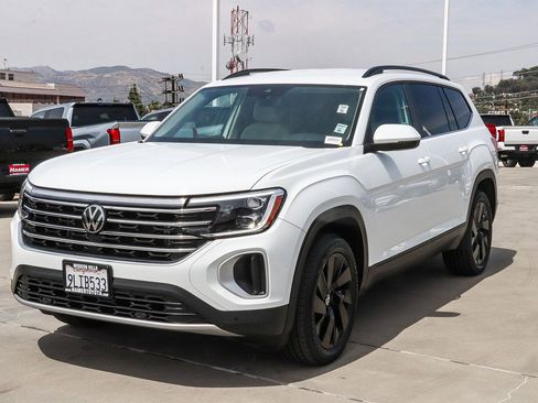 Used 2024 Volkswagen Atlas SE w/ Black Wheel Package image 3