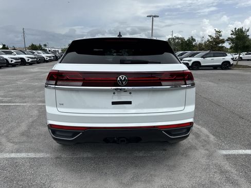 Certified 2024 Volkswagen Atlas Cross Sport SE FWD image 13