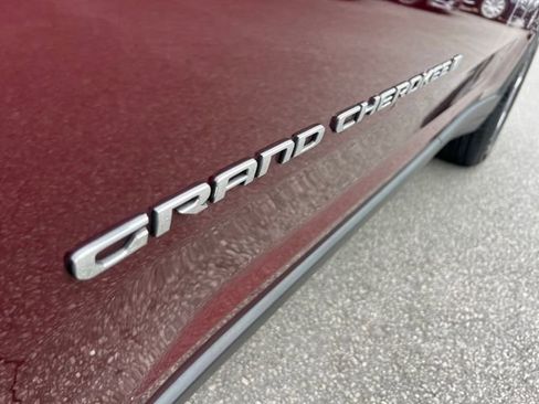 Used 2022 Jeep Grand Cherokee Limited image 10