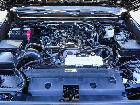 Certified 2026 Toyota Tacoma SR5 AWD/4WD image 32