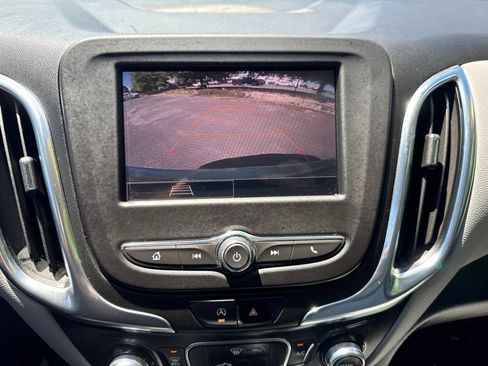 Used 2022 Chevrolet Equinox LT FWD image 18