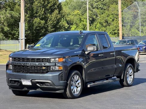 Used 2020 Chevrolet Silverado 1500 Custom w/ Custom Value Package AWD/4WD image 3