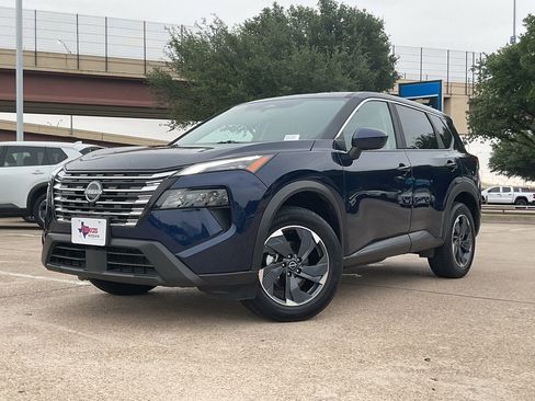 Used 2025 Nissan Rogue SV FWD image 2
