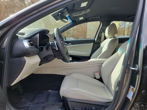 Used 2023 Genesis G70 2.0T image 14