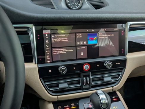 New 2026 Porsche Macan image 18