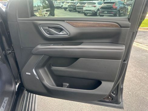 Used 2021 Chevrolet Suburban High Country w/ Premium Package AWD/4WD image 10