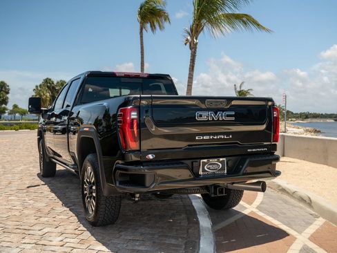 Used 2026 GMC Sierra 2500 Denali Ultimate AWD/4WD image 9