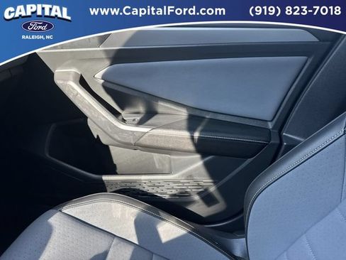 Used 2025 Volkswagen Jetta SE FWD image 29