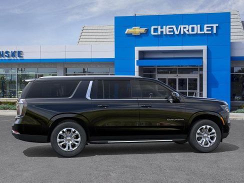 New 2026 Chevrolet Suburban LT image 5