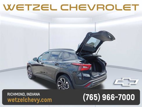 Used 2026 Chevrolet Trax RS FWD image 21