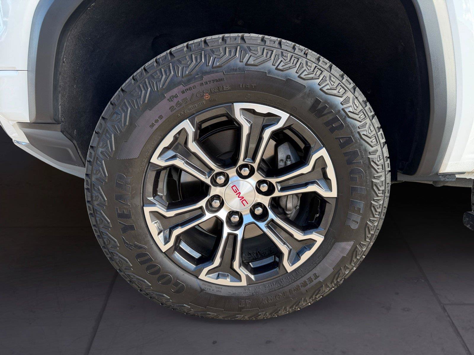 Used 2025 GMC Canyon AT4 w/ AT4 Premium Package AWD/4WD image 14