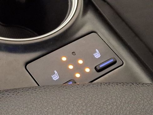 Used 2018 Toyota Camry XLE image 24