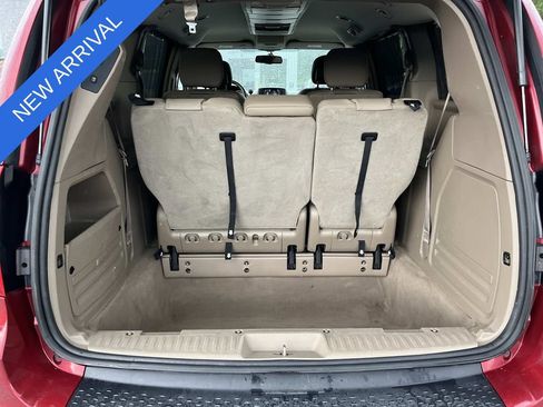 Used 2016 Chrysler Town & Country Touring w/ Driver Convenience Group FWD image 20