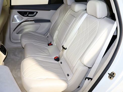 Used 2023 Mercedes-Benz EQS 580 4MATIC SUV image 13