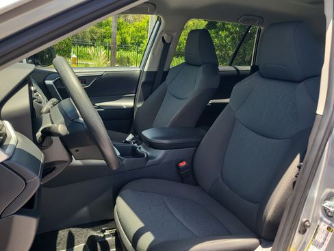 Certified 2025 Toyota RAV4 XLE FWD image 20