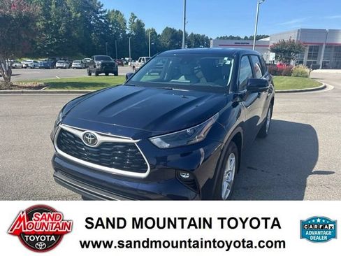Used 2023 Toyota Highlander LE AWD/4WD image 7