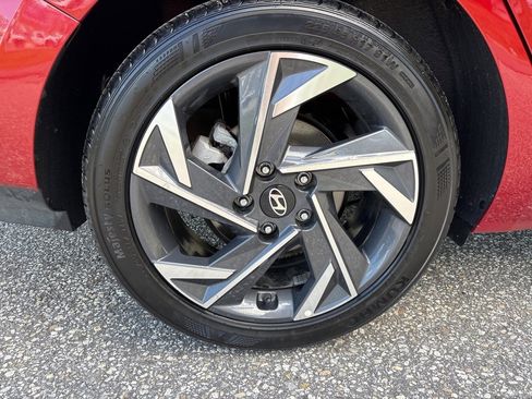 Used 2025 Hyundai Elantra Sport image 8