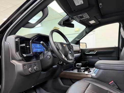 Used 2024 Chevrolet Silverado 1500 High Country w/ High Country Premium Package AWD/4WD image 18