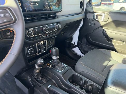 Used 2024 Jeep Wrangler Unlimited image 19
