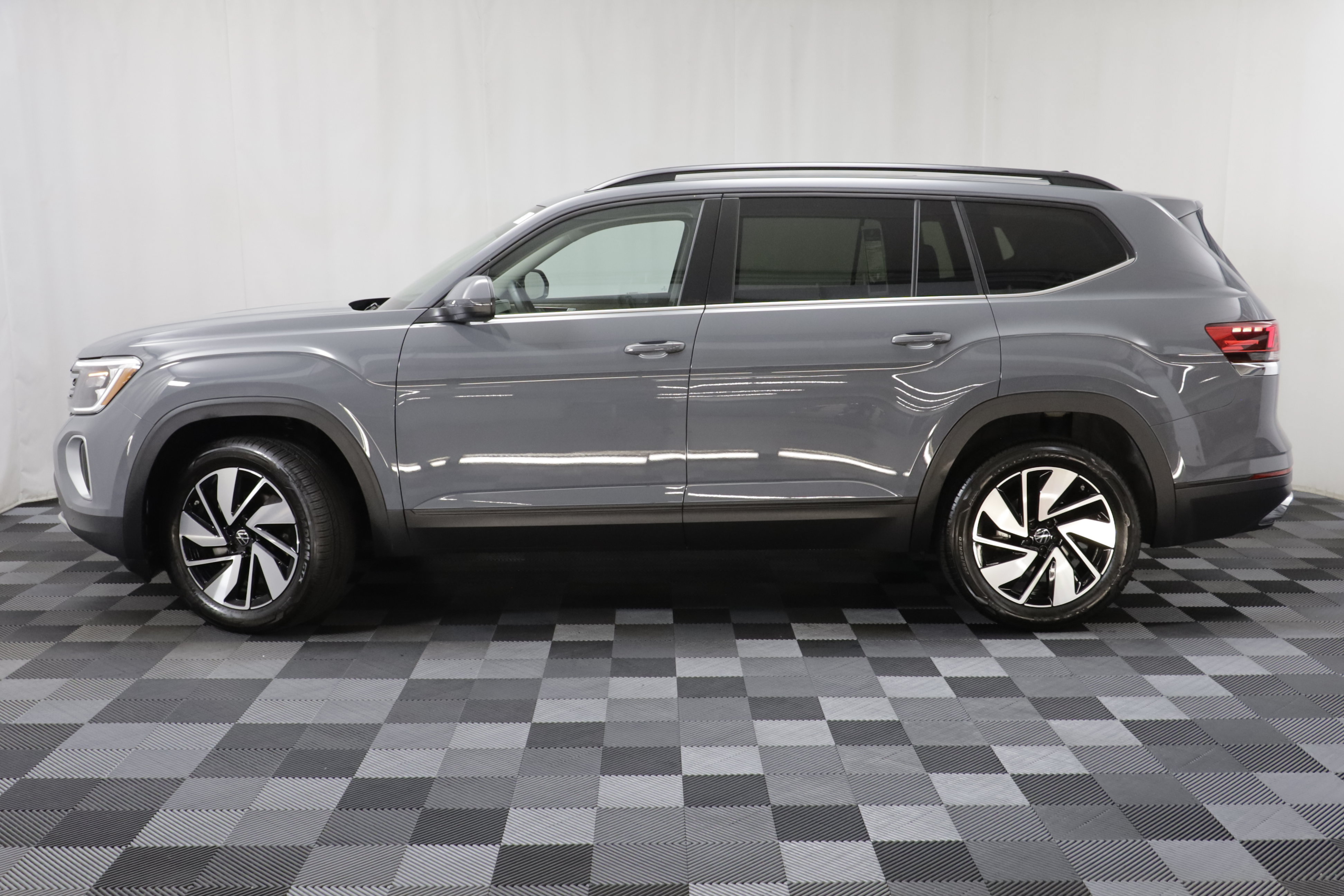 Certified 2026 Volkswagen Atlas SE w/ Panoramic Sunroof Package AWD/4WD image 4