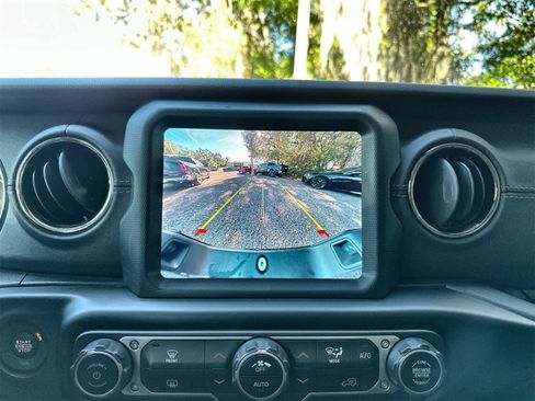 Used 2023 Jeep Gladiator Overland image 20