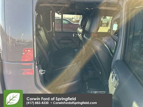 Used 2023 Jeep Gladiator Rubicon w/ Cold Weather Group image 17