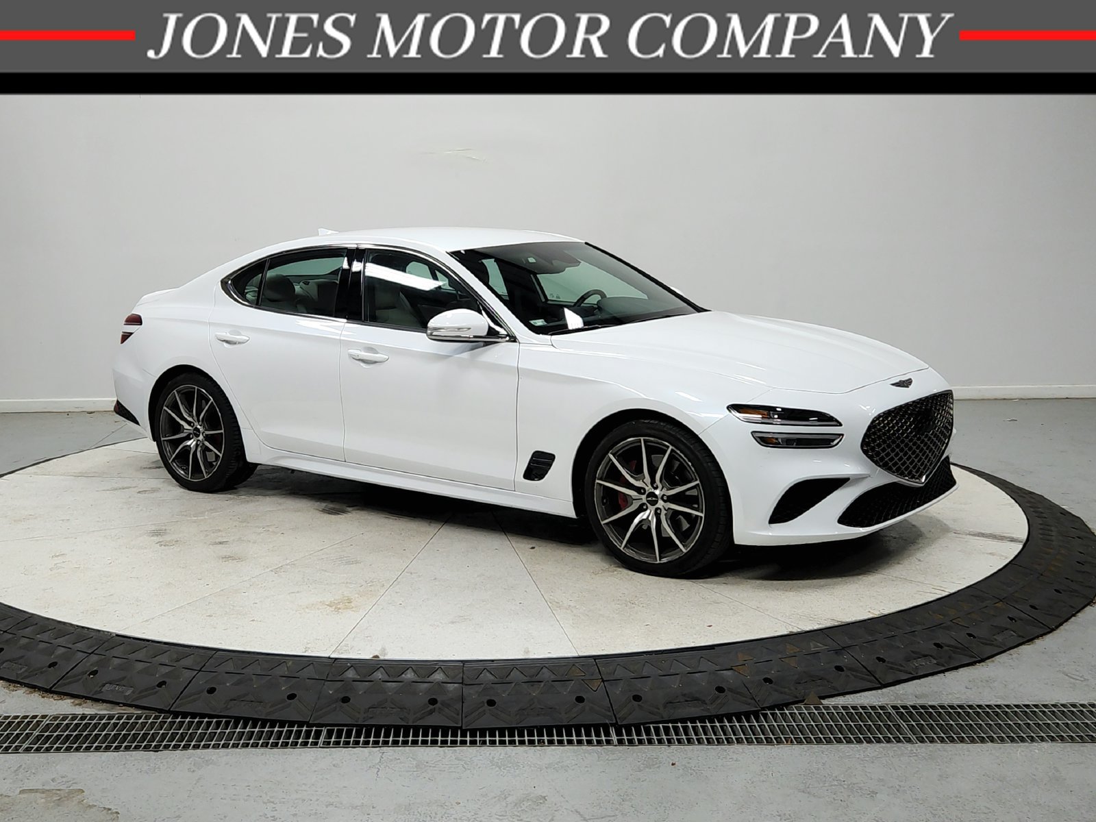 Used 2025 Genesis G70 2.5T RWD image 1