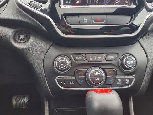 Used 2020 Jeep Cherokee High Altitude image 22