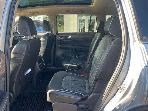 Used 2024 Volkswagen Atlas SEL Premium R-Line image 16