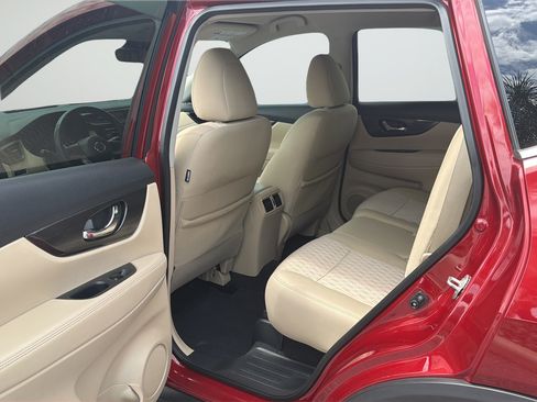 Used 2019 Nissan Rogue SV FWD image 24