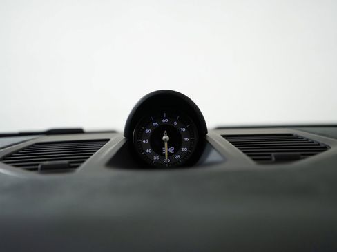 Used 2025 Porsche 911 GT3 RWD image 39