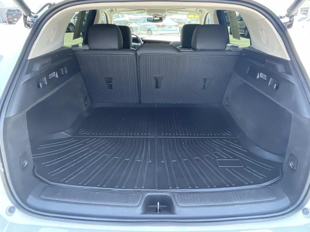 Used 2022 Buick Envision Essence w/ Technology Package I FWD image 11
